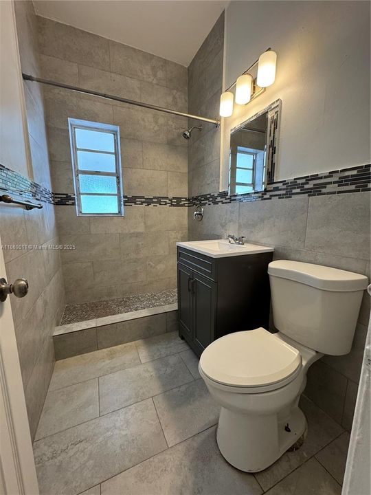 For Sale: $675,000 (2 beds, 1 baths, 720 Square Feet)