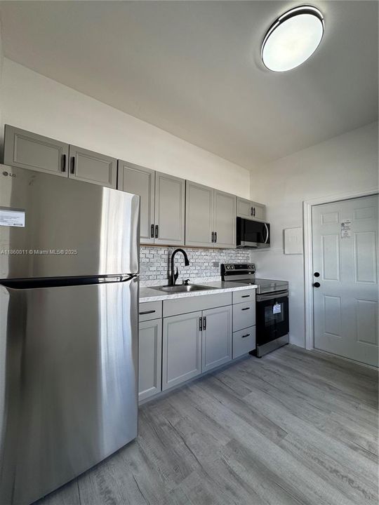 For Sale: $675,000 (2 beds, 1 baths, 720 Square Feet)