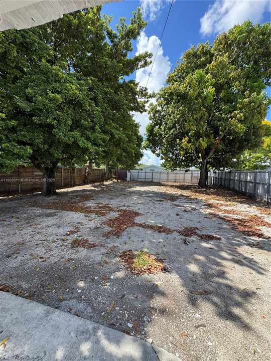 For Sale: $675,000 (2 beds, 1 baths, 720 Square Feet)