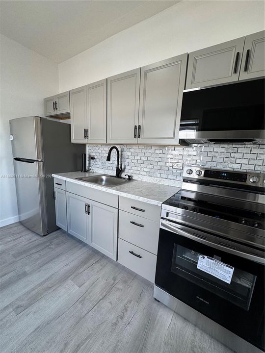 For Sale: $675,000 (2 beds, 1 baths, 720 Square Feet)