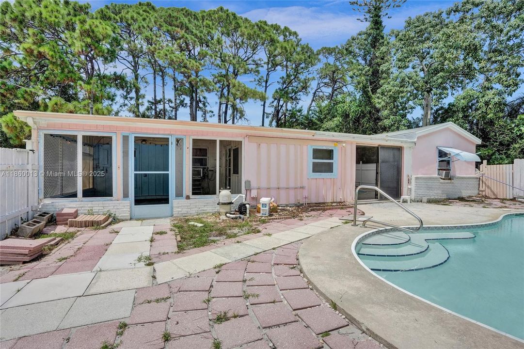 Vendido Recientemente: $459,000 (2 camas, 2 baños, 1834 Pies cuadrados)
