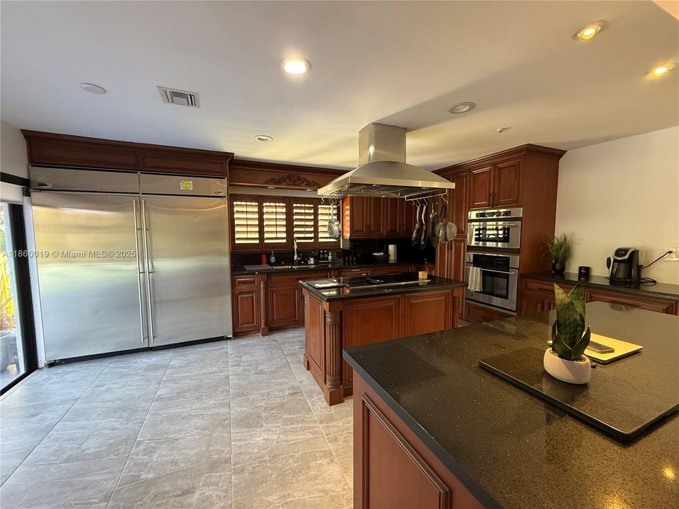 合同活跃: $725,000 (4 贝兹, 2 浴室, 2765 平方英尺)