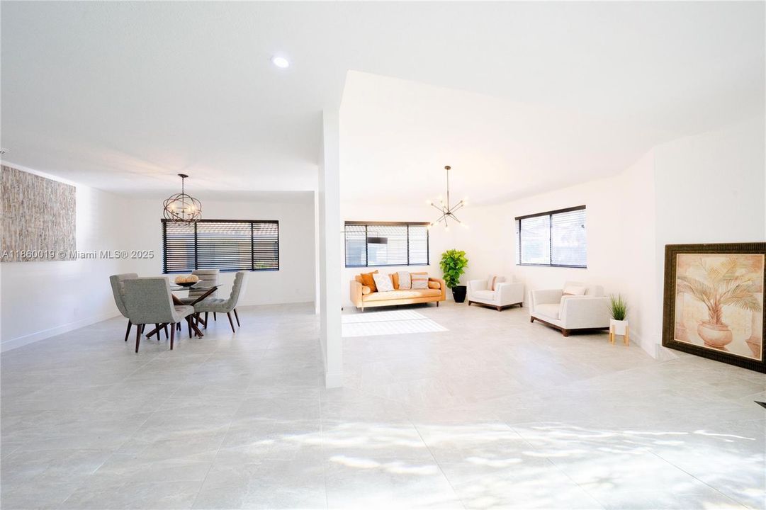 合同活跃: $725,000 (4 贝兹, 2 浴室, 2765 平方英尺)