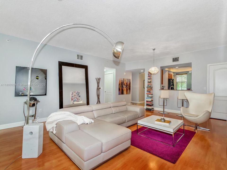 Недавно арендовано: $4,700 (3 спален, 2 ванн, 1738 Квадратных фут)