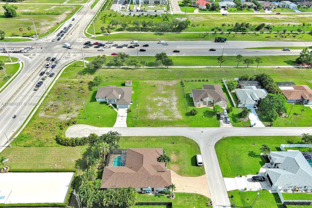 На продажу: $110,000 (0.24 acres)