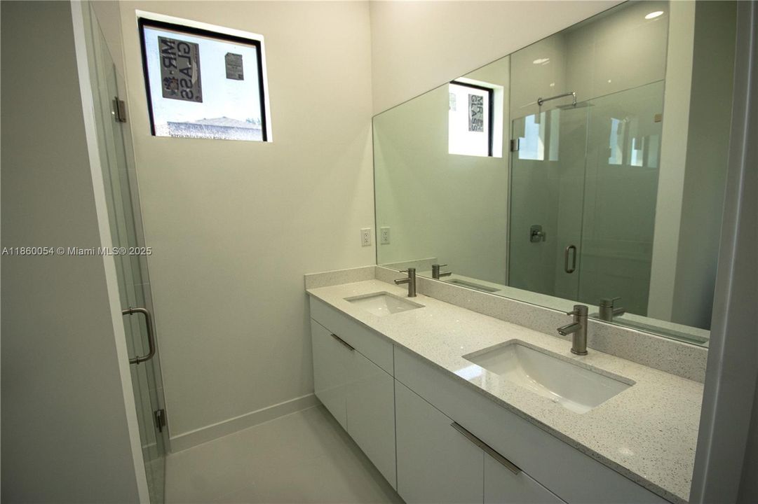 En Venta: $315,000 (3 camas, 2 baños, 0 Pies cuadrados)