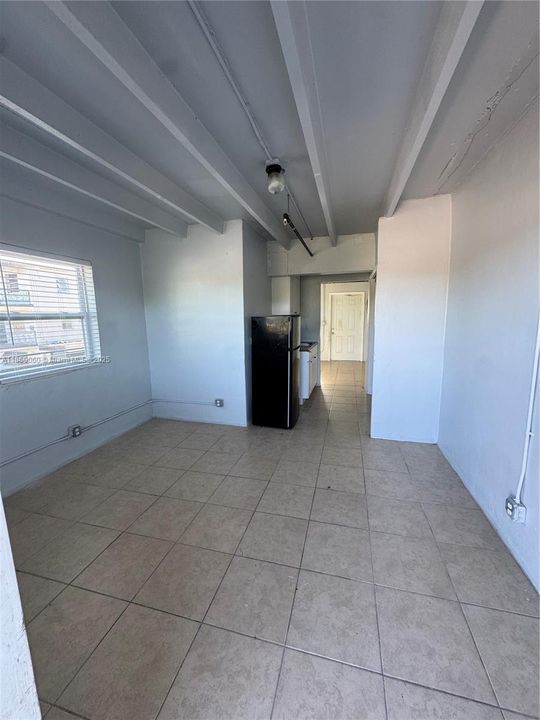 出租: $800 (1 贝兹, 1 浴室, 437 平方英尺)