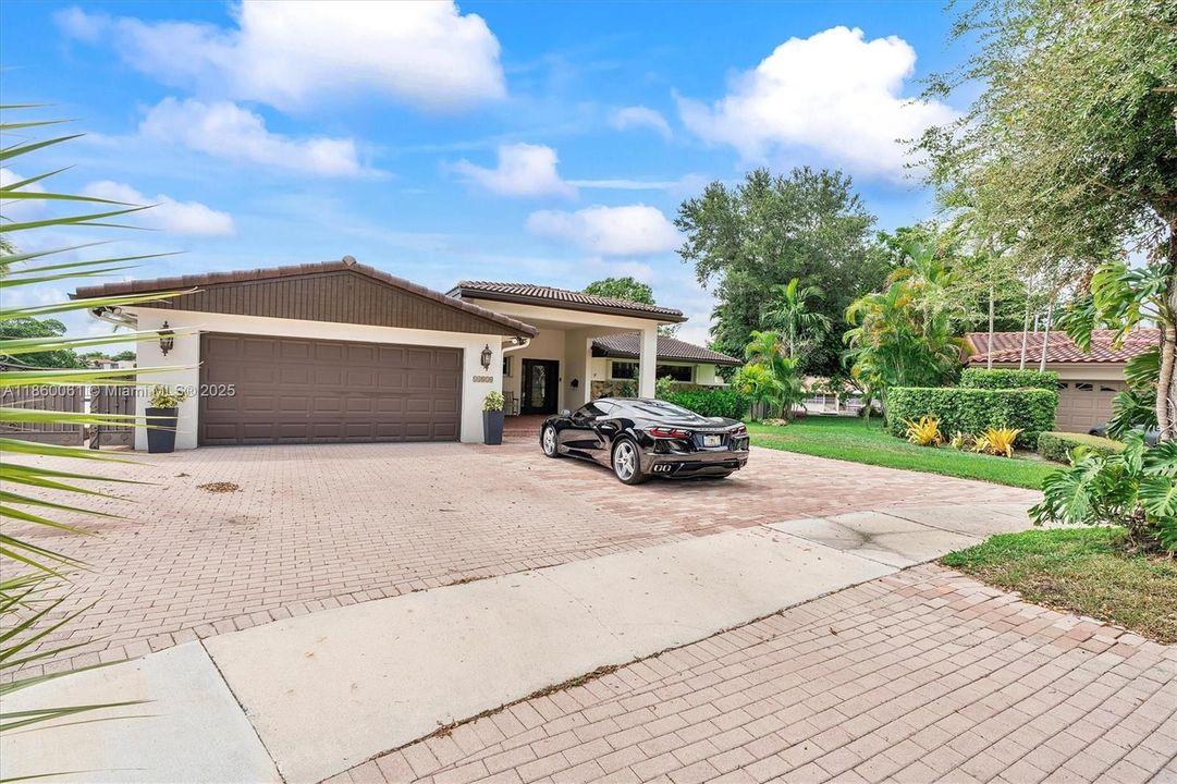 For Sale: $1,400,000 (5 beds, 3 baths, 2357 Square Feet)