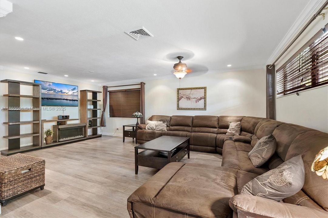 For Sale: $1,400,000 (5 beds, 3 baths, 2357 Square Feet)