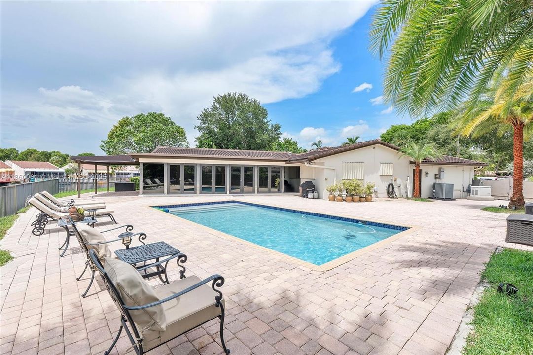 For Sale: $1,400,000 (5 beds, 3 baths, 2357 Square Feet)