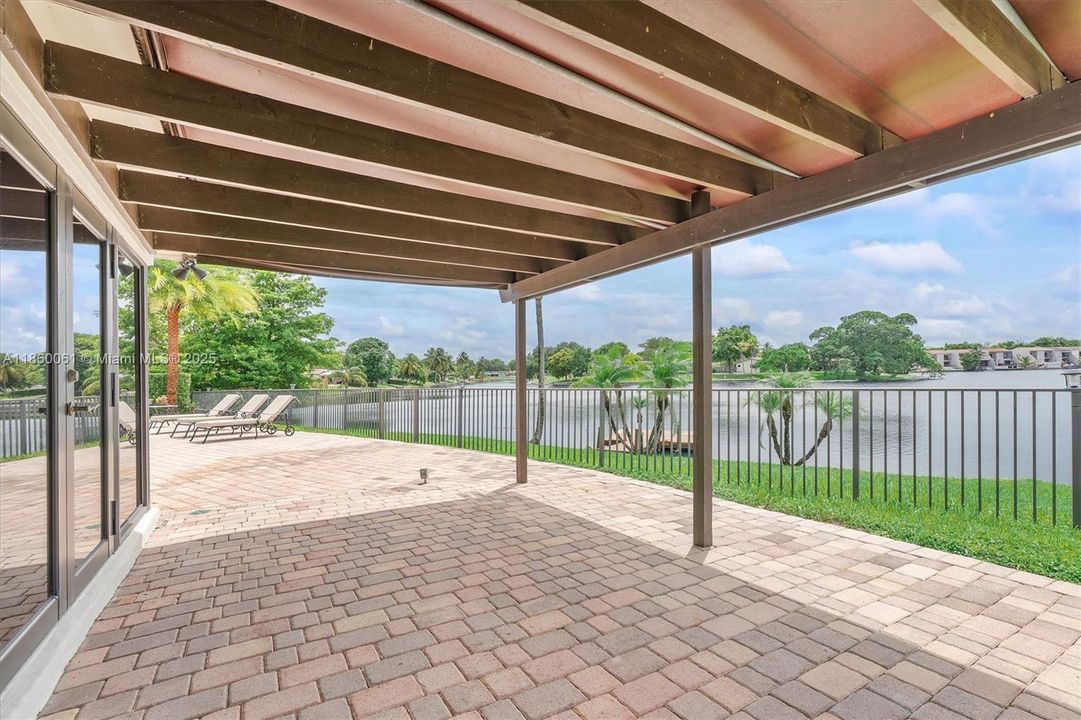 For Sale: $1,400,000 (5 beds, 3 baths, 2357 Square Feet)