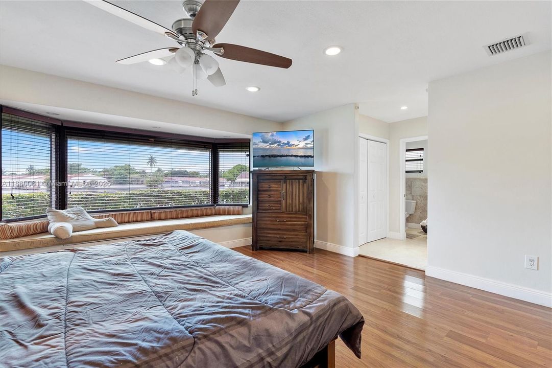 For Sale: $1,400,000 (5 beds, 3 baths, 2357 Square Feet)