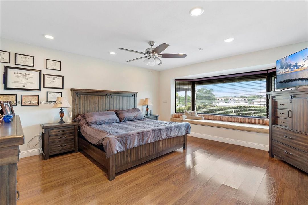 For Sale: $1,400,000 (5 beds, 3 baths, 2357 Square Feet)