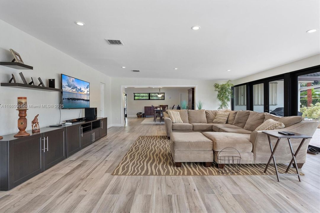 For Sale: $1,400,000 (5 beds, 3 baths, 2357 Square Feet)