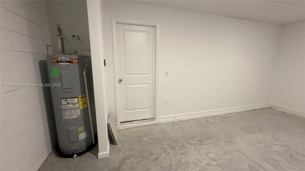 Recently Rented: $1,900 (3 beds, 2 baths, 1487 Square Feet)