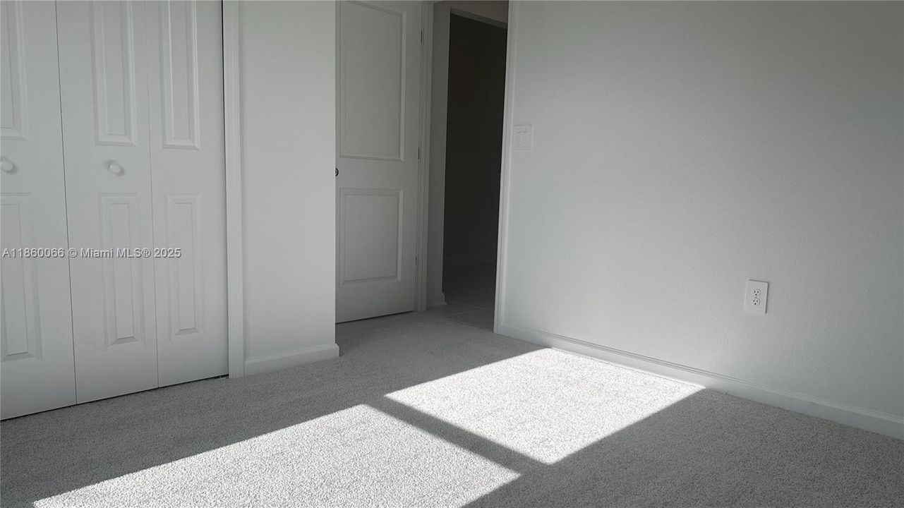 Recently Rented: $1,900 (3 beds, 2 baths, 1487 Square Feet)