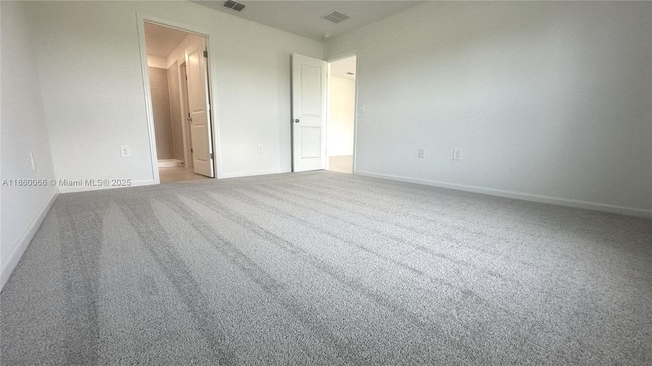Recently Rented: $1,900 (3 beds, 2 baths, 1487 Square Feet)