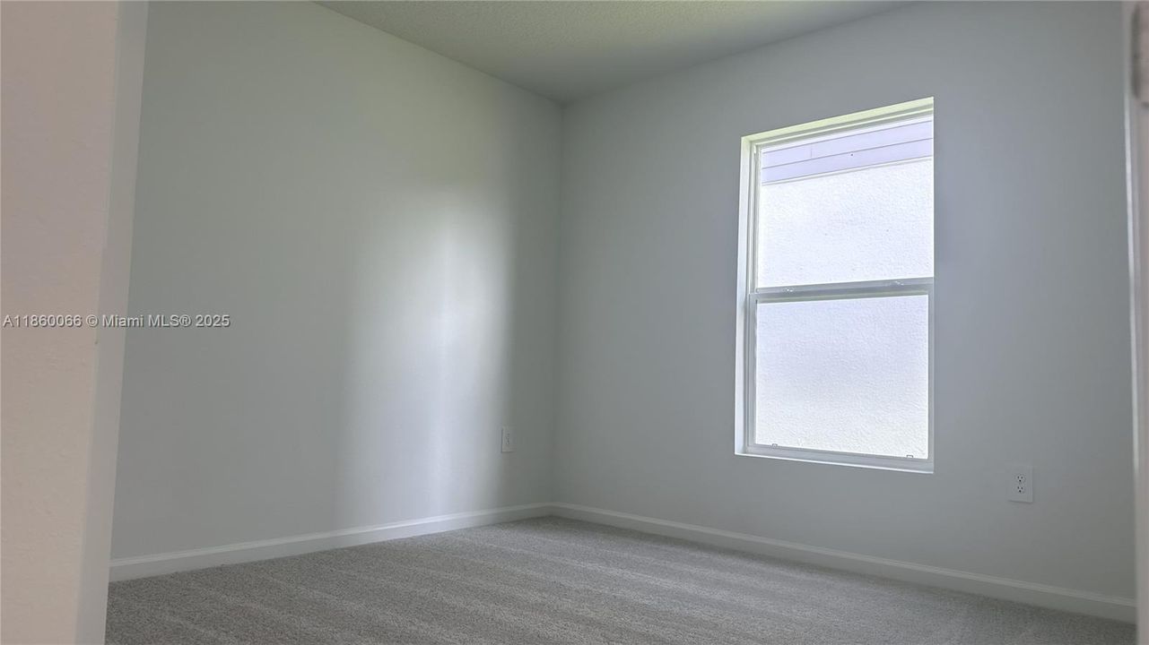 Recently Rented: $1,900 (3 beds, 2 baths, 1487 Square Feet)