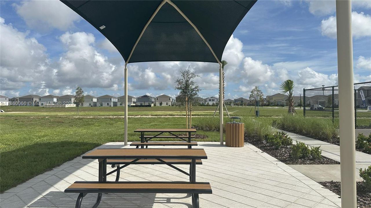 Recently Rented: $1,900 (3 beds, 2 baths, 1487 Square Feet)