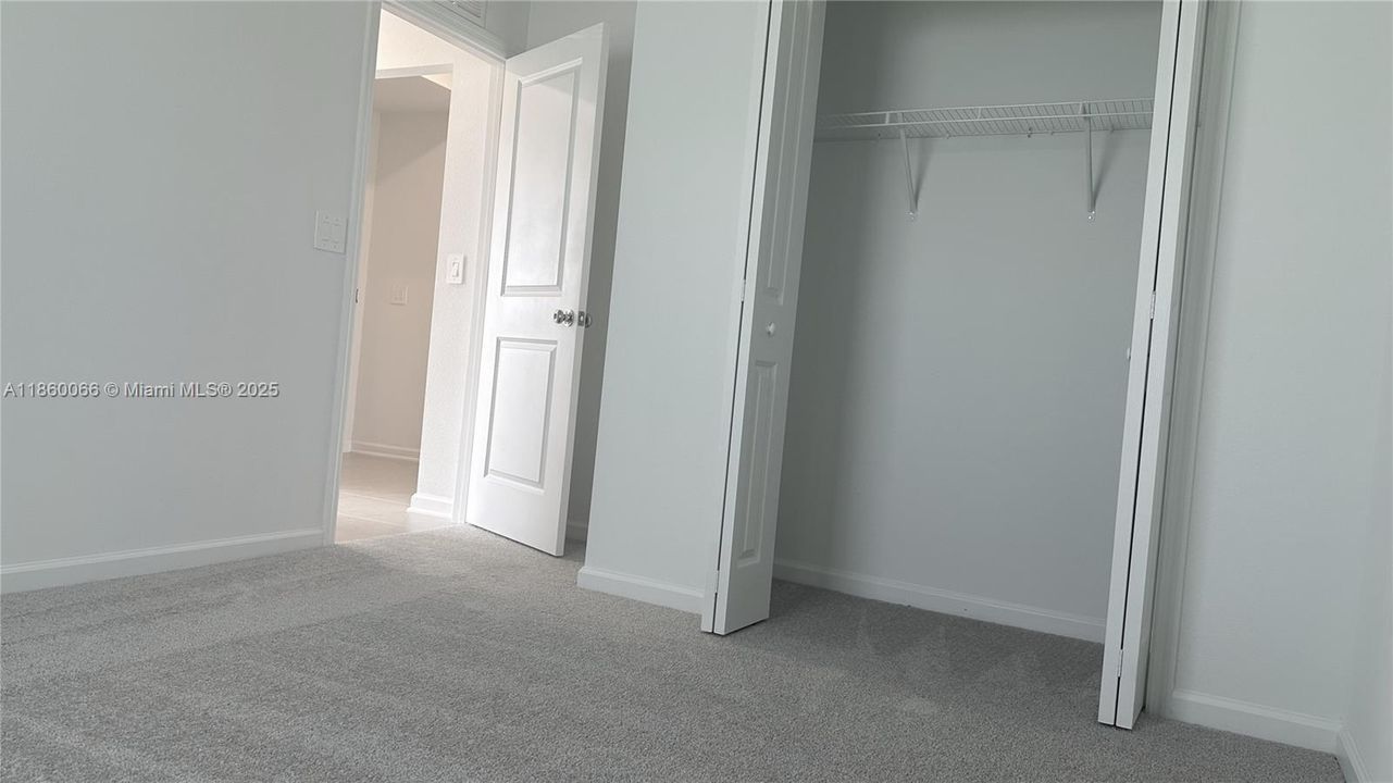 Recently Rented: $1,900 (3 beds, 2 baths, 1487 Square Feet)