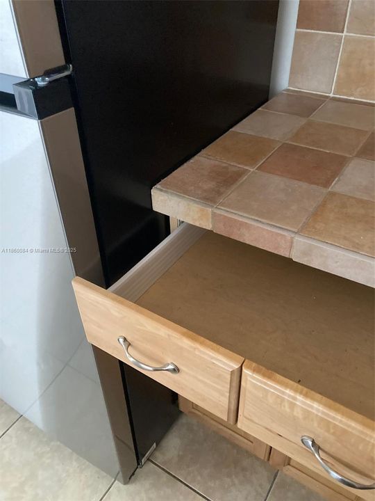 Active With Contract: $1,700 (1 beds, 1 baths, 740 Square Feet)