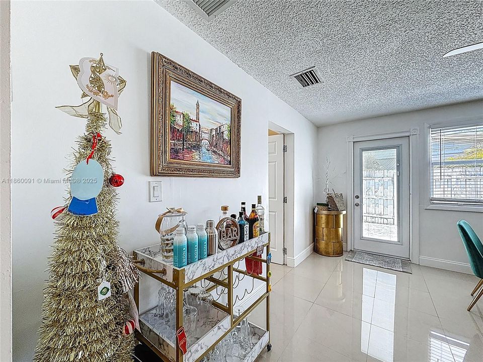 Entertainment / Dining Room