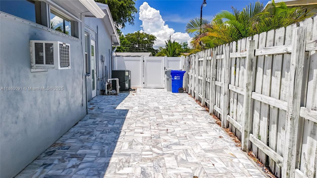 Large Marble Paved Bonus Side Yard