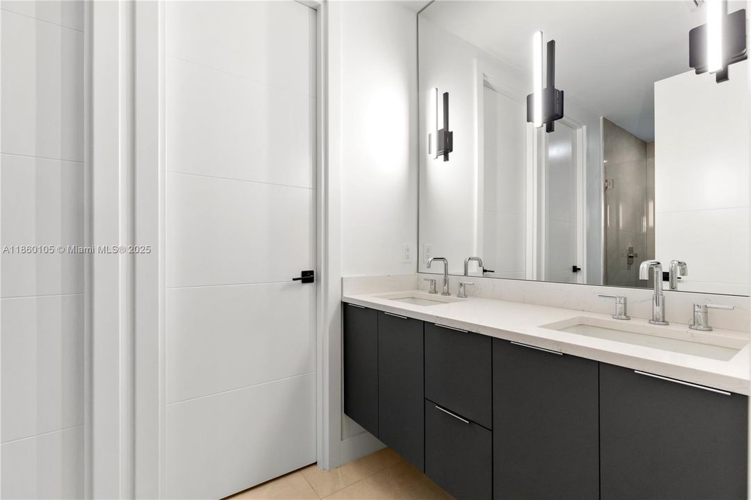 En Venta: $689,921 (3 camas, 3 baños, 1649 Pies cuadrados)