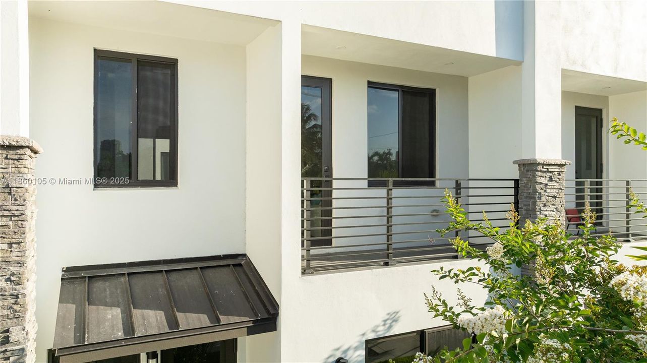 En Venta: $689,921 (3 camas, 3 baños, 1649 Pies cuadrados)