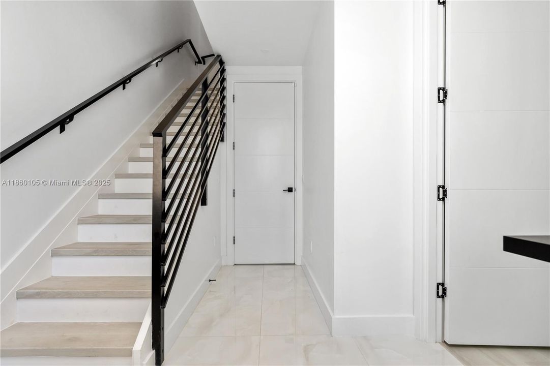 En Venta: $689,921 (3 camas, 3 baños, 1649 Pies cuadrados)