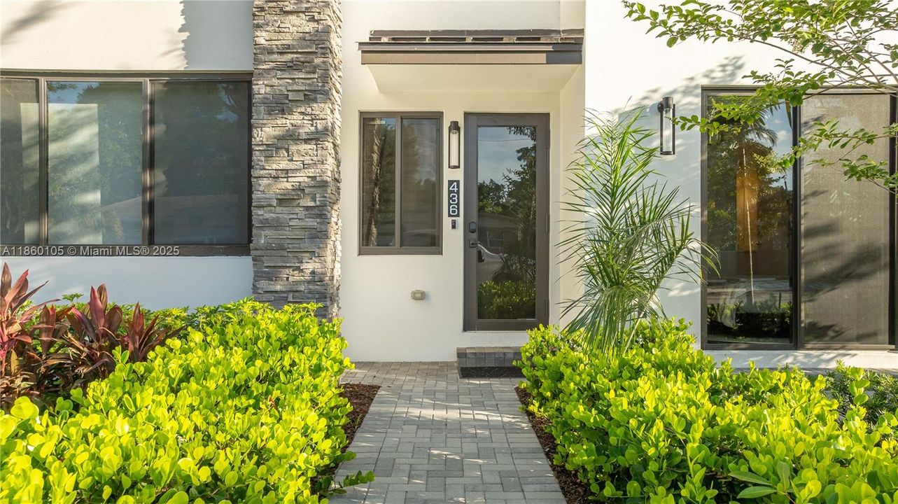 En Venta: $689,921 (3 camas, 3 baños, 1649 Pies cuadrados)