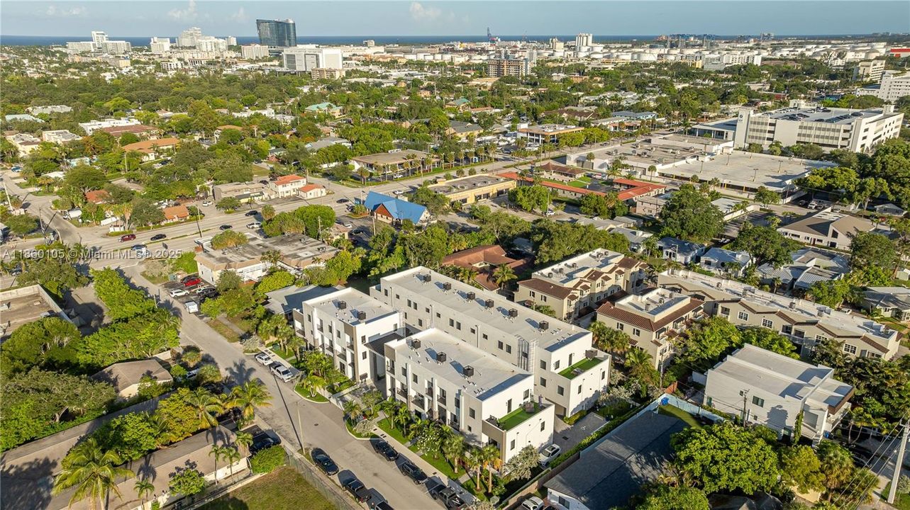 En Venta: $689,921 (3 camas, 3 baños, 1649 Pies cuadrados)