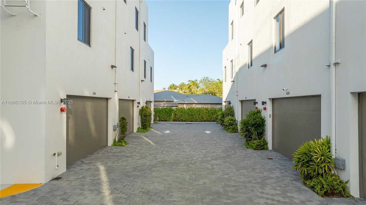 En Venta: $689,921 (3 camas, 3 baños, 1649 Pies cuadrados)