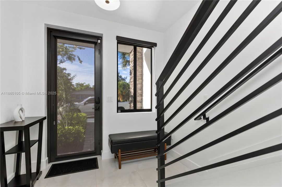 En Venta: $689,921 (3 camas, 3 baños, 1649 Pies cuadrados)