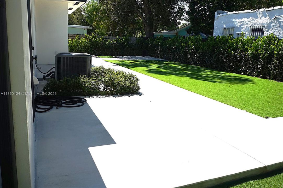 For Sale: $860,000 (2 beds, 1 baths, 1147 Square Feet)