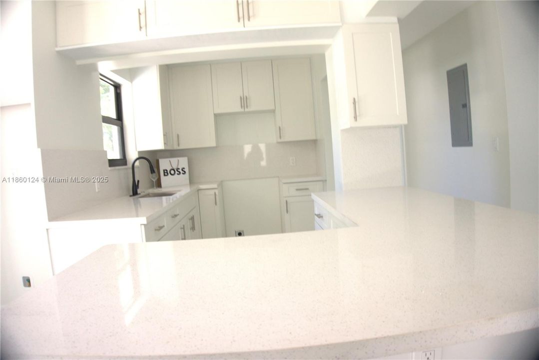 For Sale: $860,000 (2 beds, 1 baths, 1147 Square Feet)