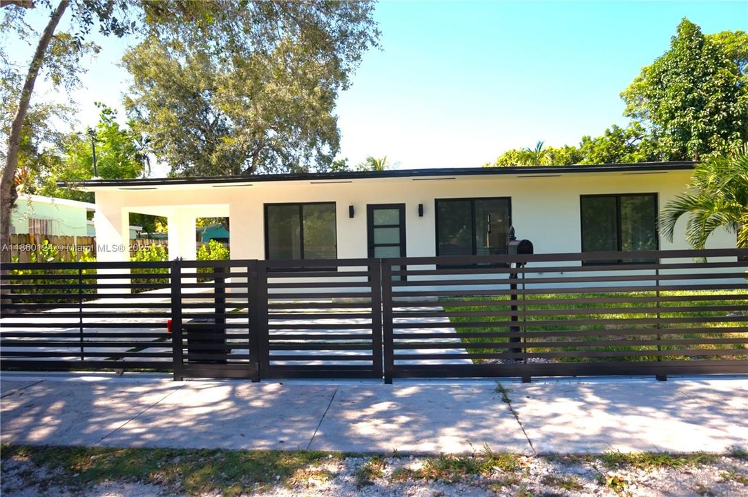 For Sale: $860,000 (2 beds, 1 baths, 1147 Square Feet)