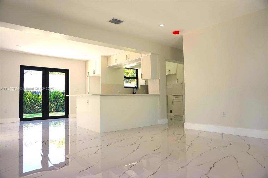 For Sale: $860,000 (2 beds, 1 baths, 1147 Square Feet)