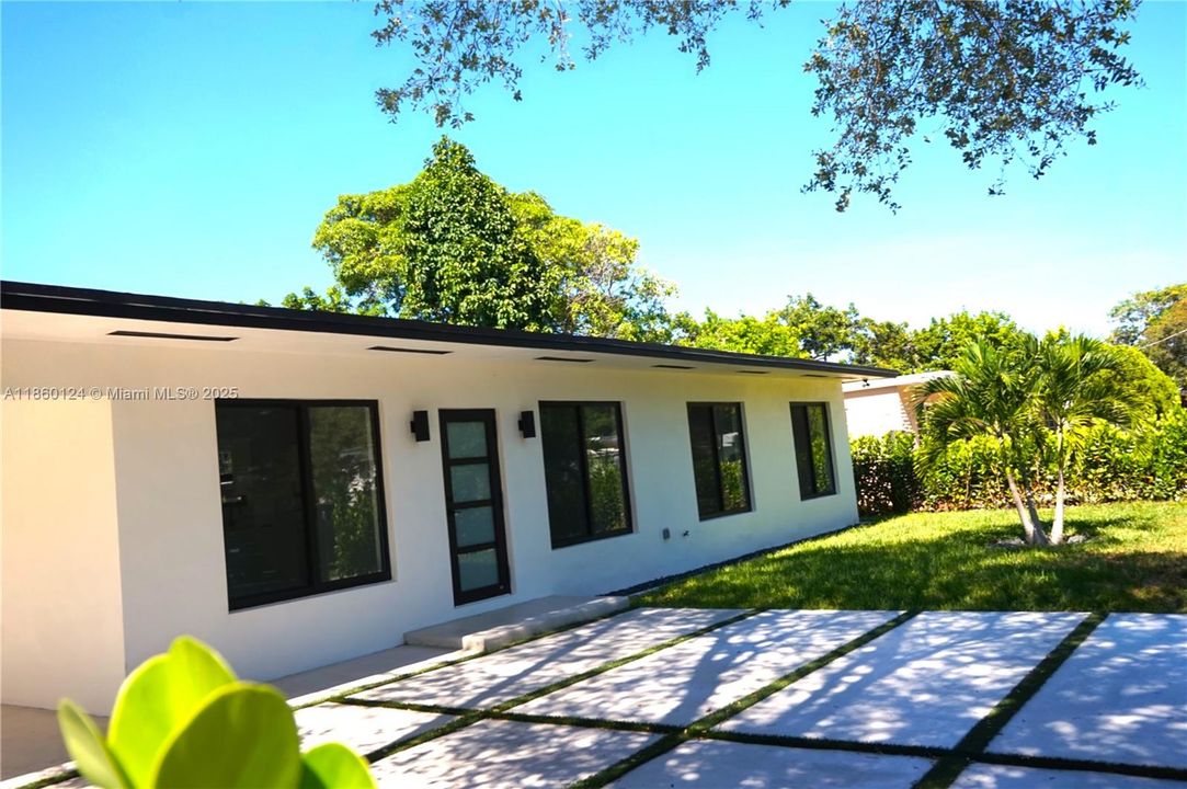 For Sale: $860,000 (2 beds, 1 baths, 1147 Square Feet)