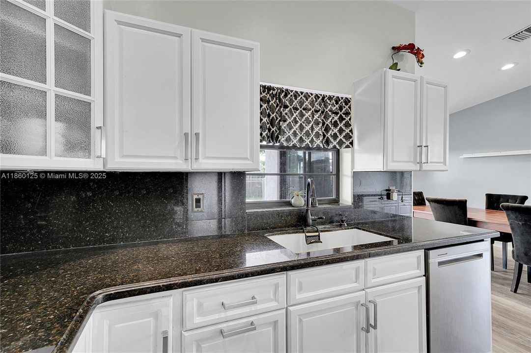 最近售出: $580,000 (3 贝兹, 2 浴室, 1578 平方英尺)