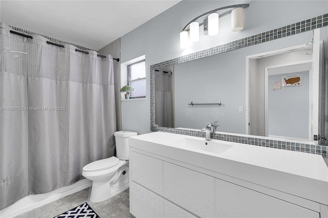 最近售出: $580,000 (3 贝兹, 2 浴室, 1578 平方英尺)