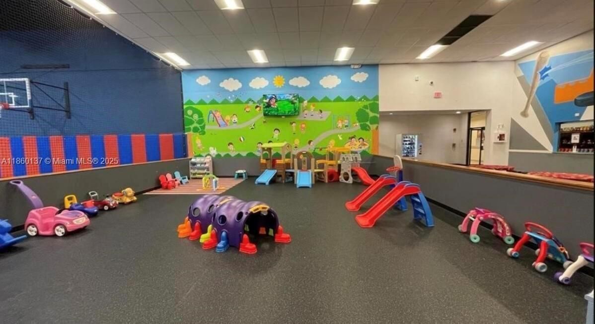 合同活跃: $324,999 (2 贝兹, 2 浴室, 1235 平方英尺)