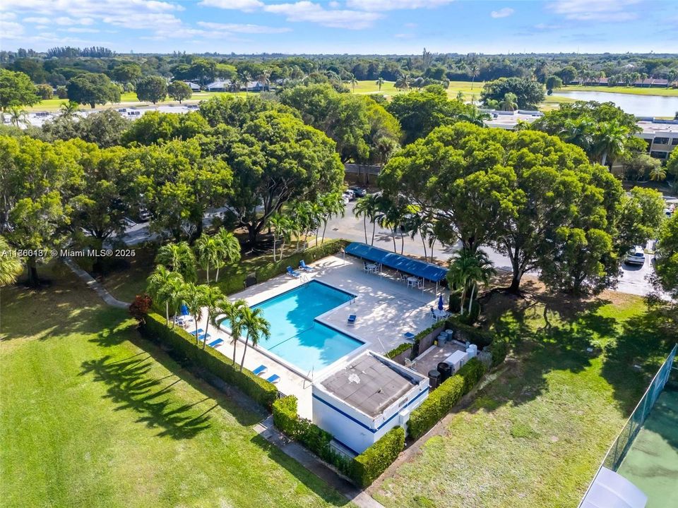 合同活跃: $324,999 (2 贝兹, 2 浴室, 1235 平方英尺)