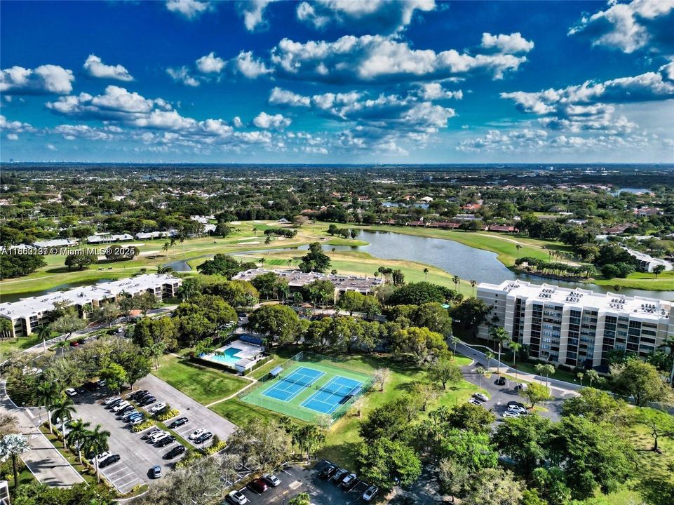 合同活跃: $324,999 (2 贝兹, 2 浴室, 1235 平方英尺)