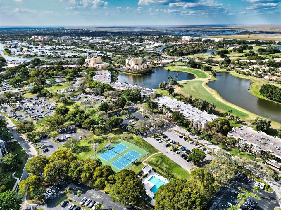 合同活跃: $324,999 (2 贝兹, 2 浴室, 1235 平方英尺)