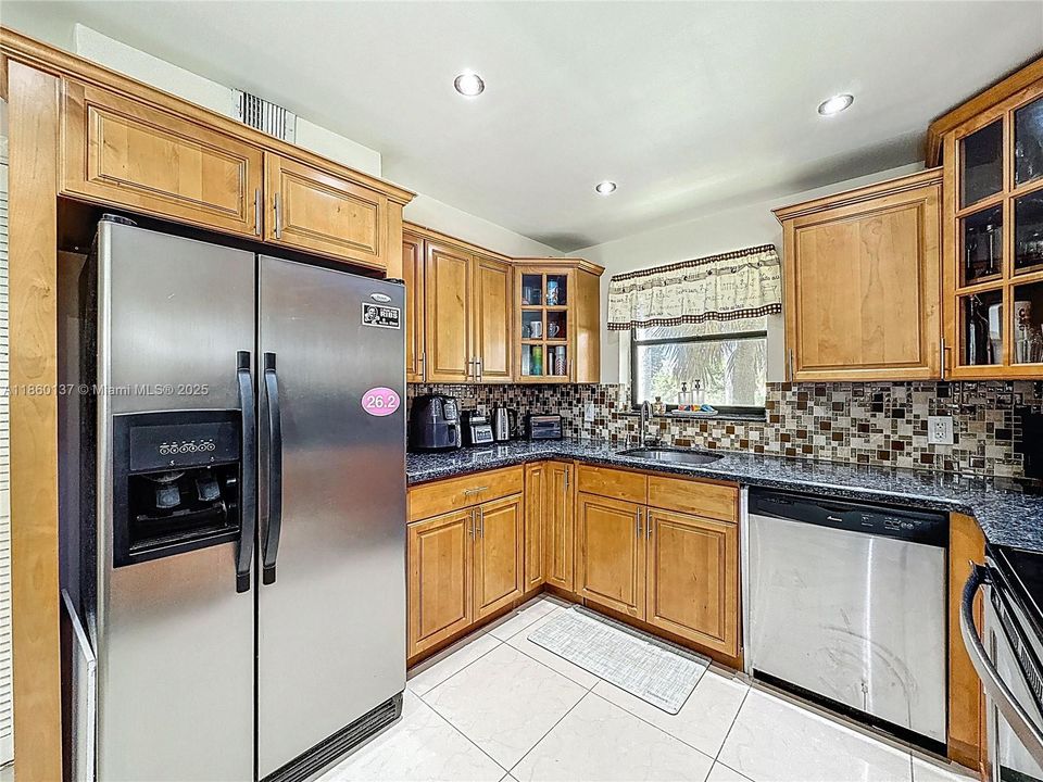 合同活跃: $324,999 (2 贝兹, 2 浴室, 1235 平方英尺)