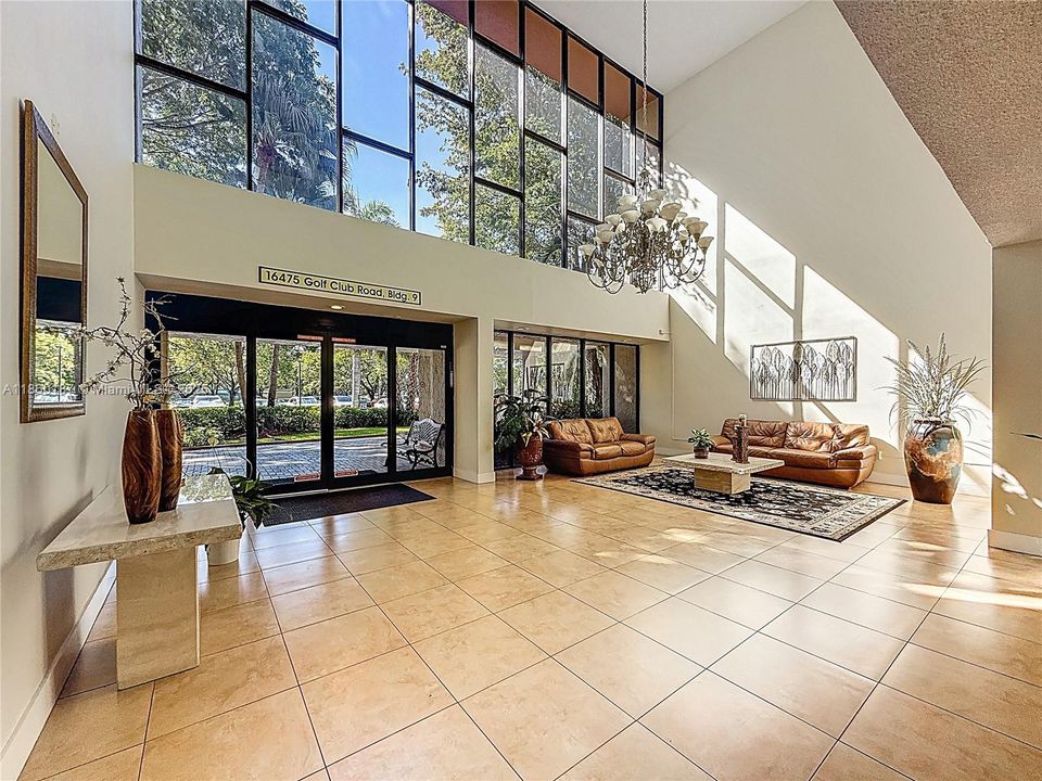 合同活跃: $324,999 (2 贝兹, 2 浴室, 1235 平方英尺)