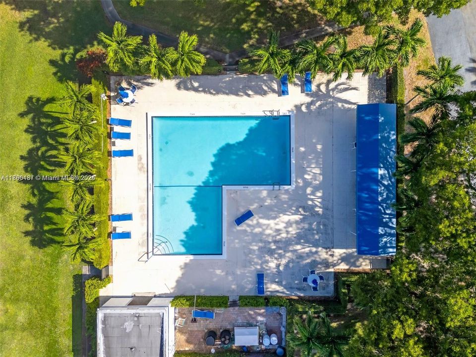 合同活跃: $324,999 (2 贝兹, 2 浴室, 1235 平方英尺)