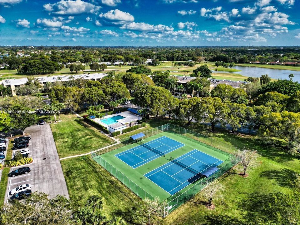 合同活跃: $324,999 (2 贝兹, 2 浴室, 1235 平方英尺)