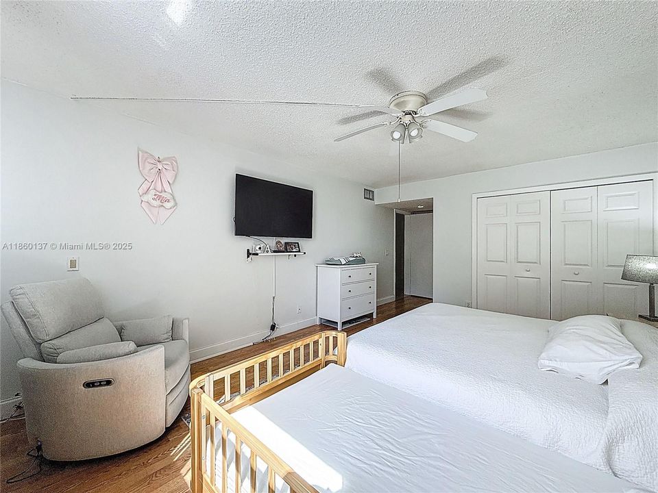 合同活跃: $324,999 (2 贝兹, 2 浴室, 1235 平方英尺)